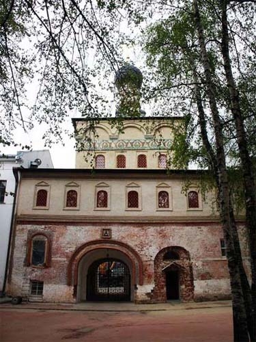 Надвратная церковь Андрея Стратилата