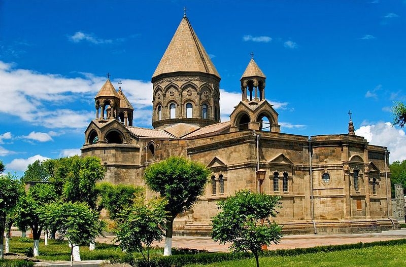 Кафедральный собор Святого Эчмиадзина — древнейший храм Армении.