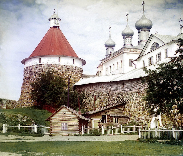 Угловая башня Троицкого собора в Соловецком монастыре в 1915 году.