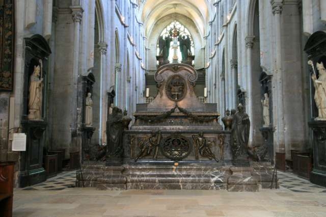 Мощи св. Антония в аббатстве Сент-Антуан-л'Аббеи, Франция