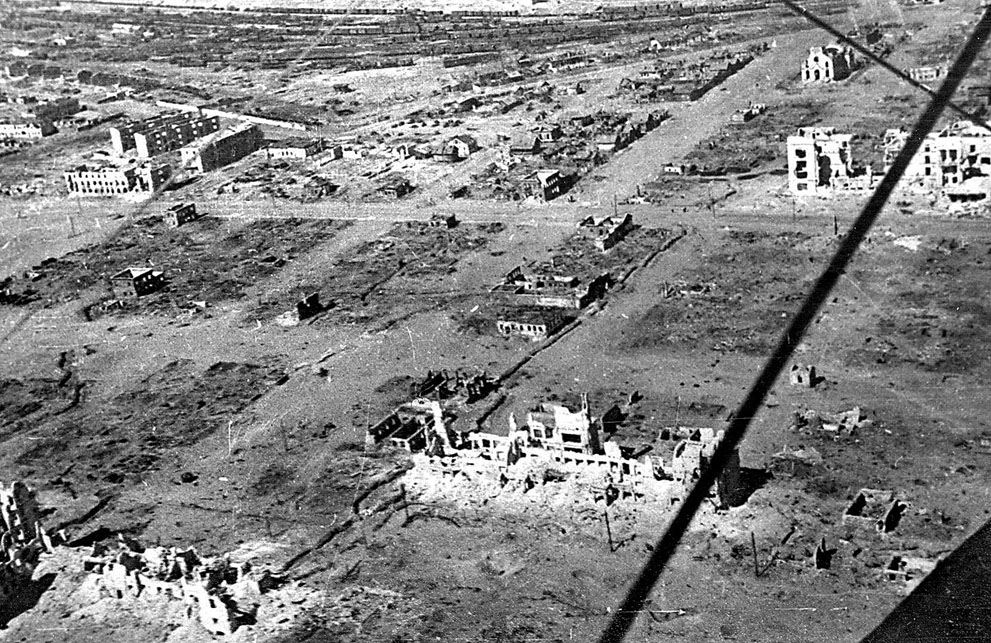 Руины Сталинграда – к концу осады от города почти ничего не осталось. Снимок с самолета, конец 1943 года.